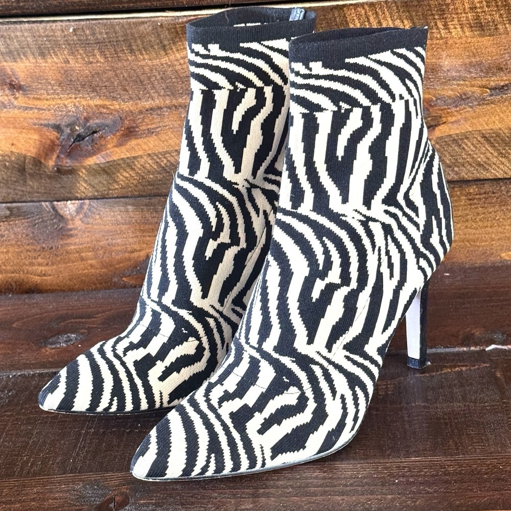 Mia Women's 7.5 McKinley Zebra Print Fabric Ankle Booties Black and White